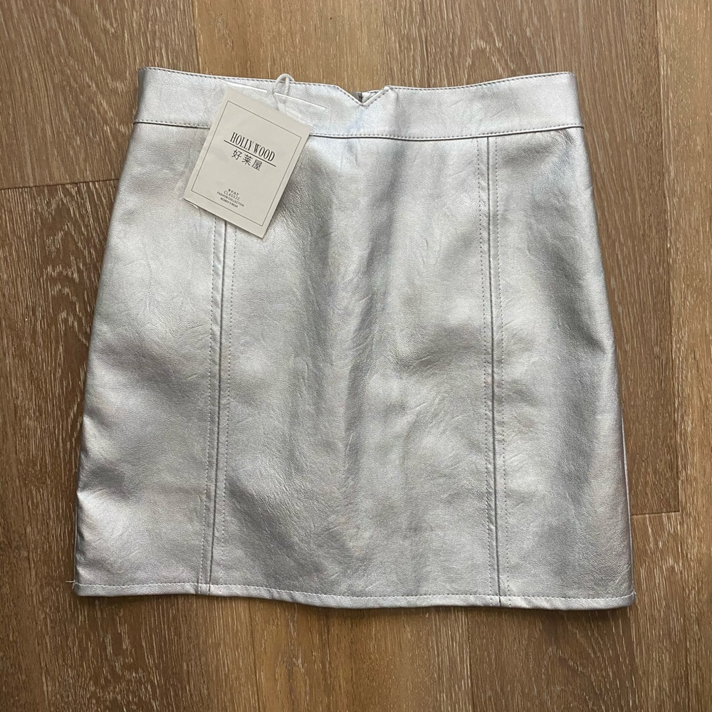 Metallic silver skirt with skort lining NWT